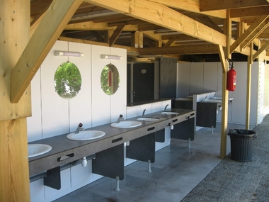 amenagement-blocs-sanitaires-spéciffiques